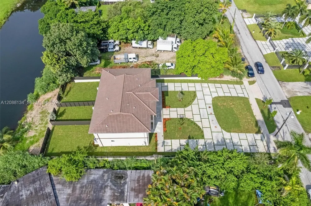 1962 NW 107th St Miami, FL 33167