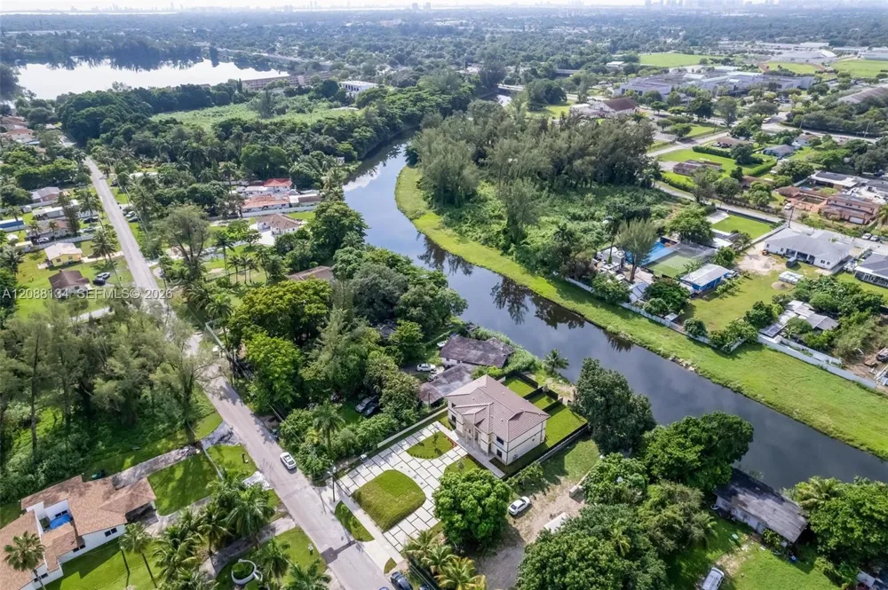 1962 NW 107th St Miami, FL 33167