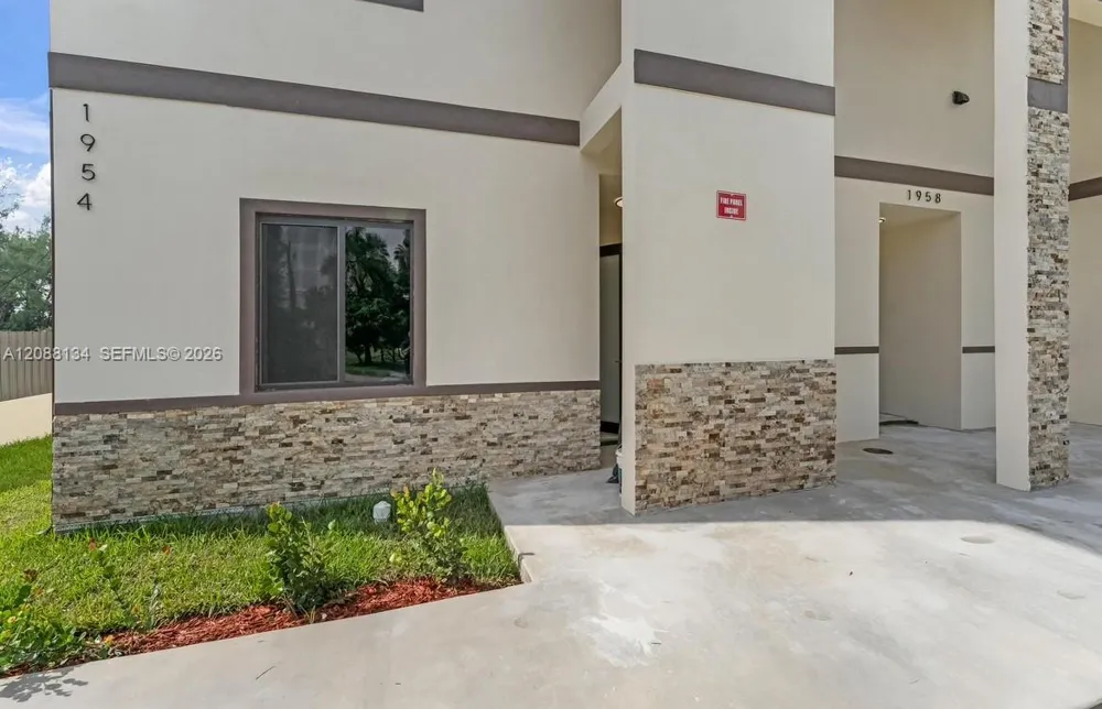 1962 NW 107th St Miami, FL 33167