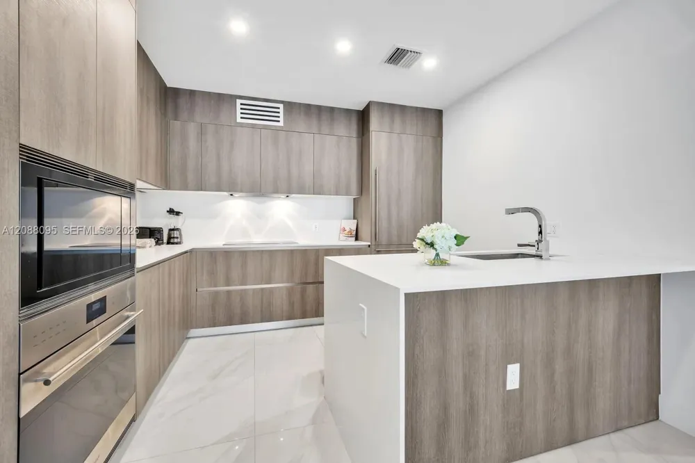 17550 Collins Ave #1003 Sunny Isles Beach, FL 33160