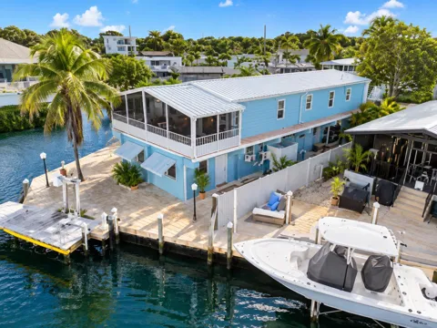 932 TROPICAL LANE