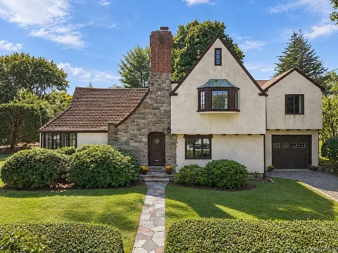 138 Knollwood Avenue