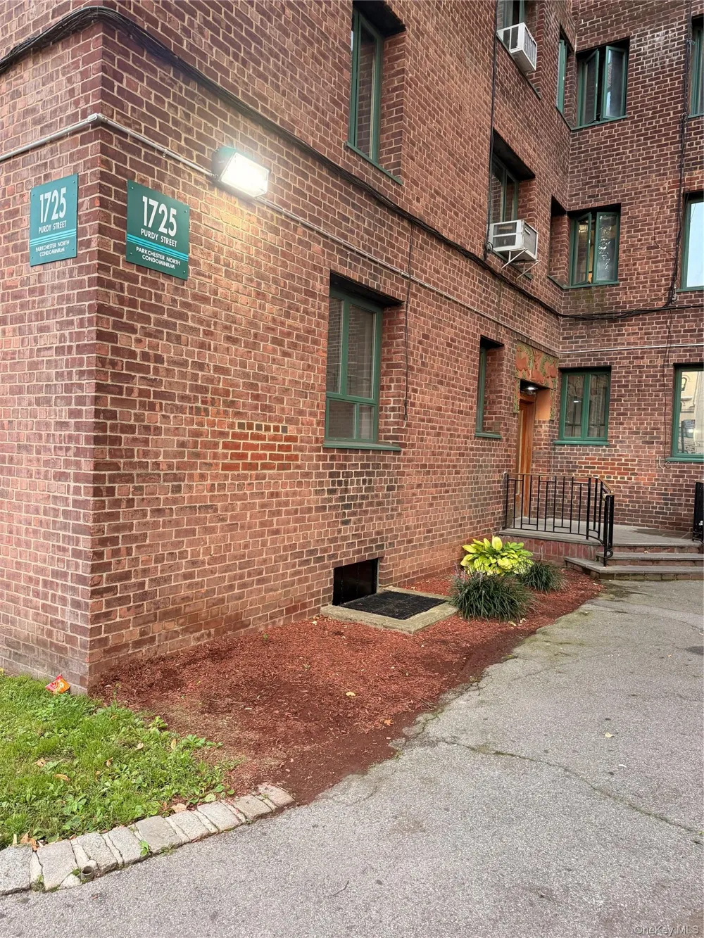 1725 Purdy Street #2E Bronx, NY 10462