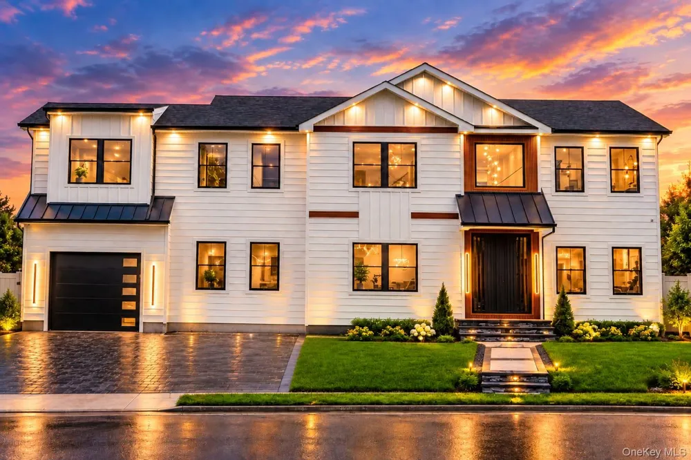 712 Bach Court Westbury, NY 11590
