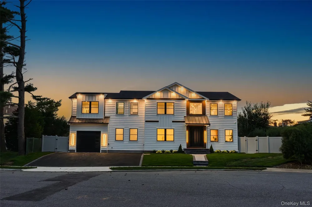 712 Bach Court Westbury, NY 11590