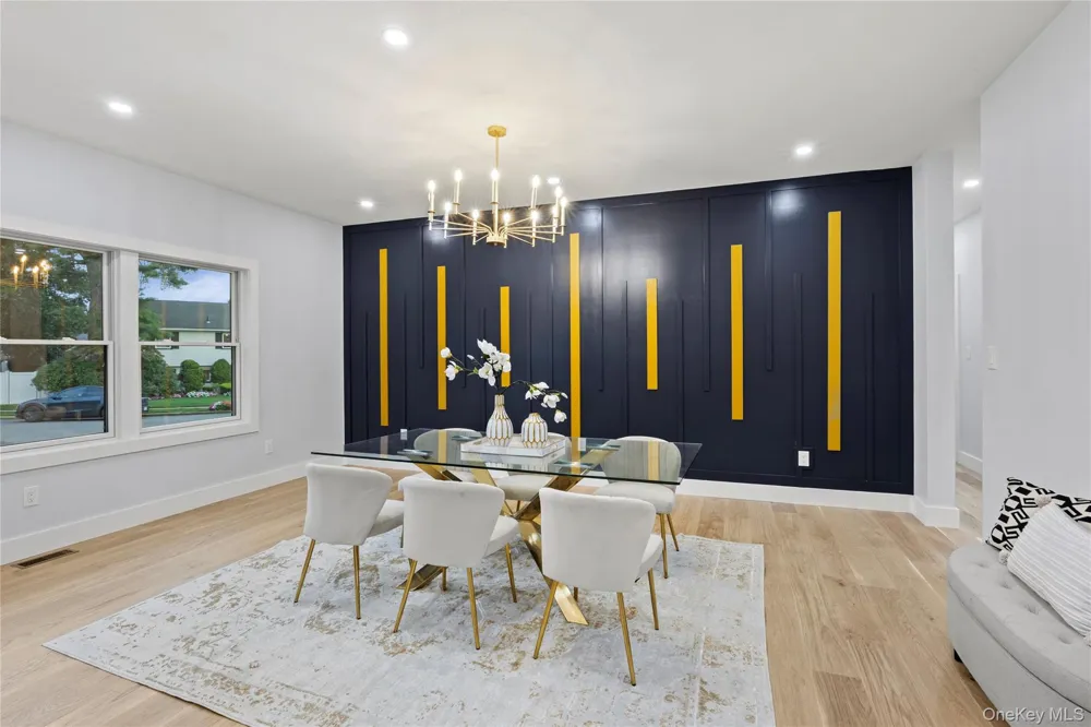 712 Bach Court Westbury, NY 11590