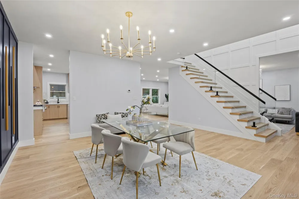 712 Bach Court Westbury, NY 11590