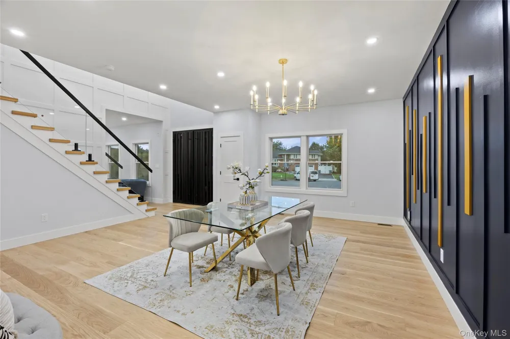 712 Bach Court Westbury, NY 11590