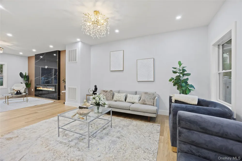 712 Bach Court Westbury, NY 11590