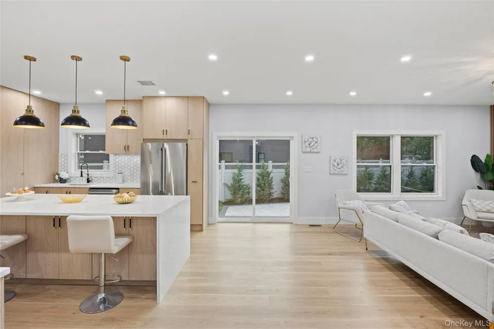 712 Bach Court Westbury, NY 11590