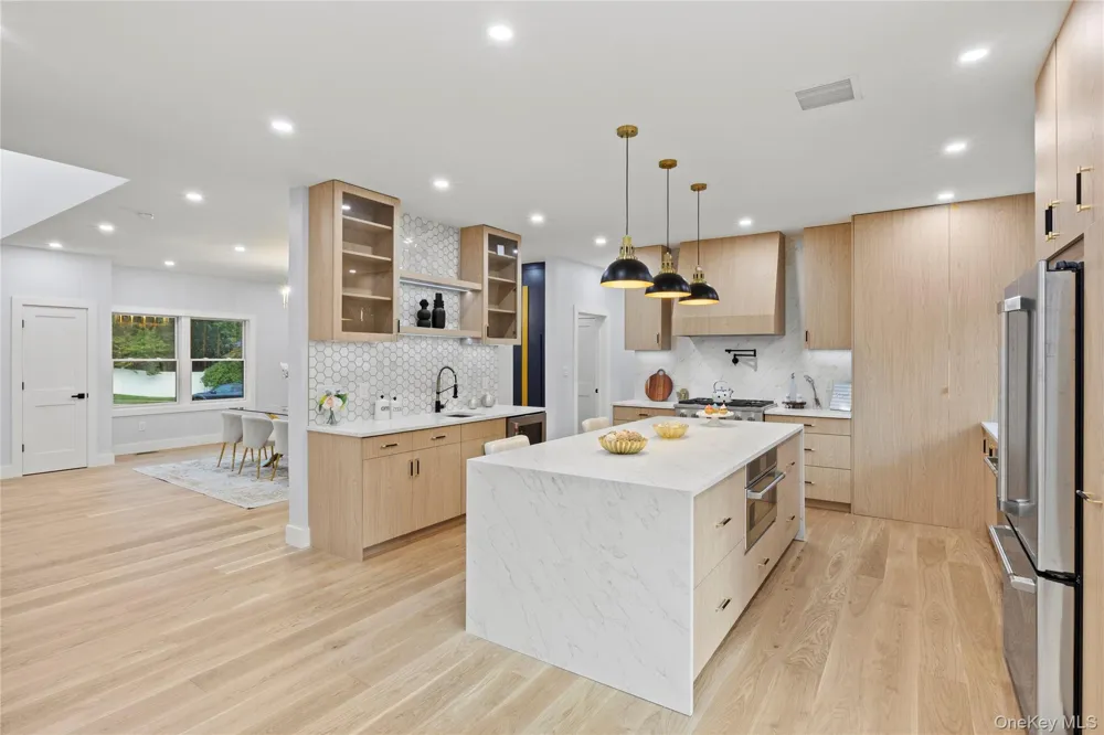 712 Bach Court Westbury, NY 11590