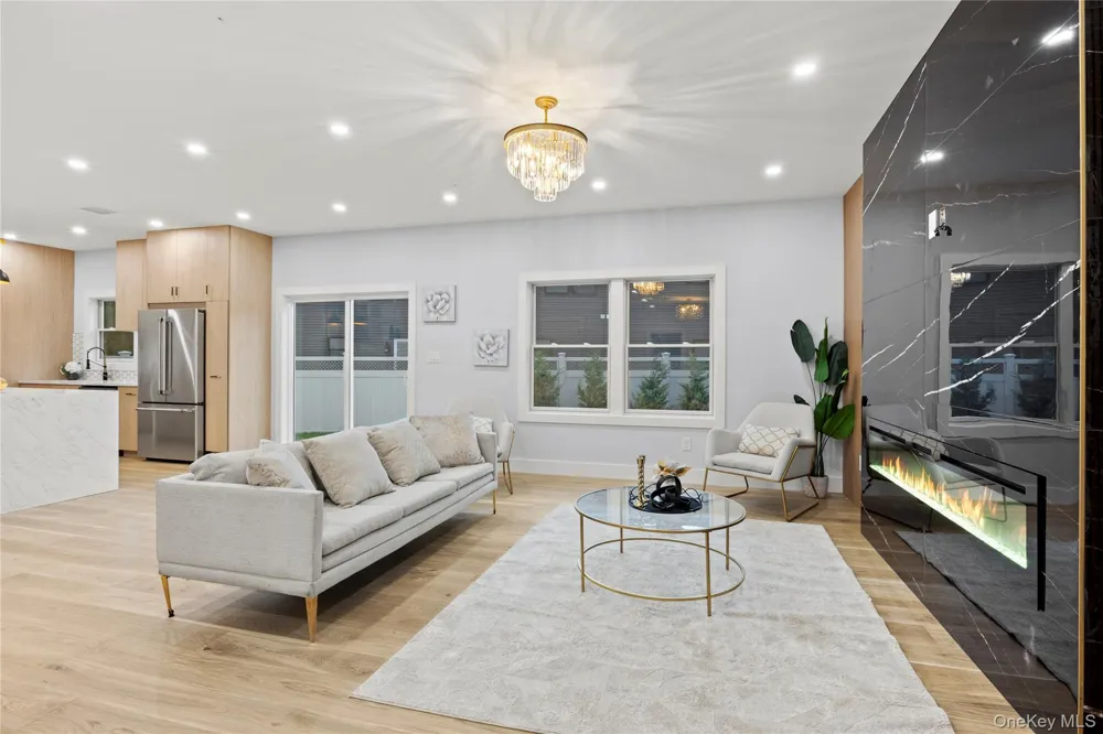 712 Bach Court Westbury, NY 11590