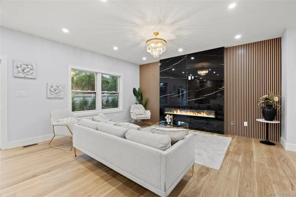 712 Bach Court Westbury, NY 11590