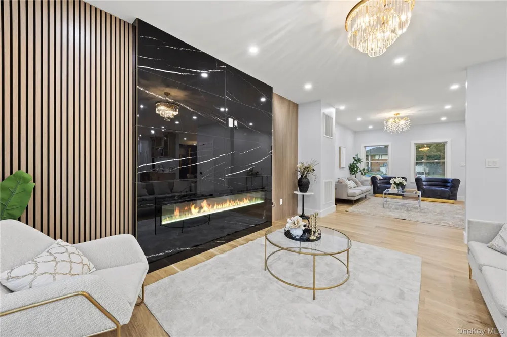712 Bach Court Westbury, NY 11590