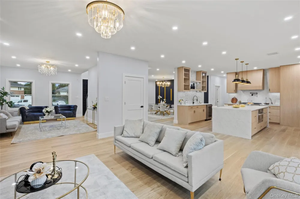 712 Bach Court Westbury, NY 11590
