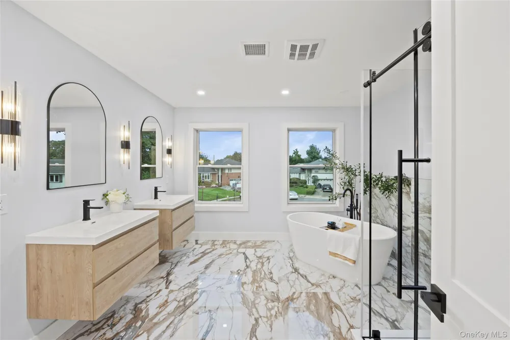 712 Bach Court Westbury, NY 11590