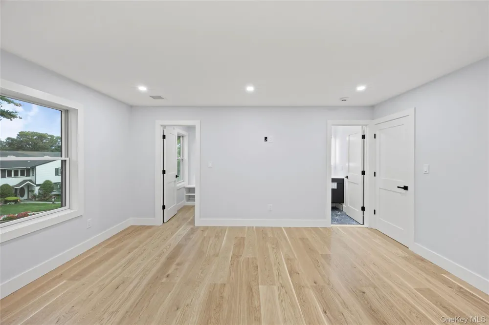 712 Bach Court Westbury, NY 11590