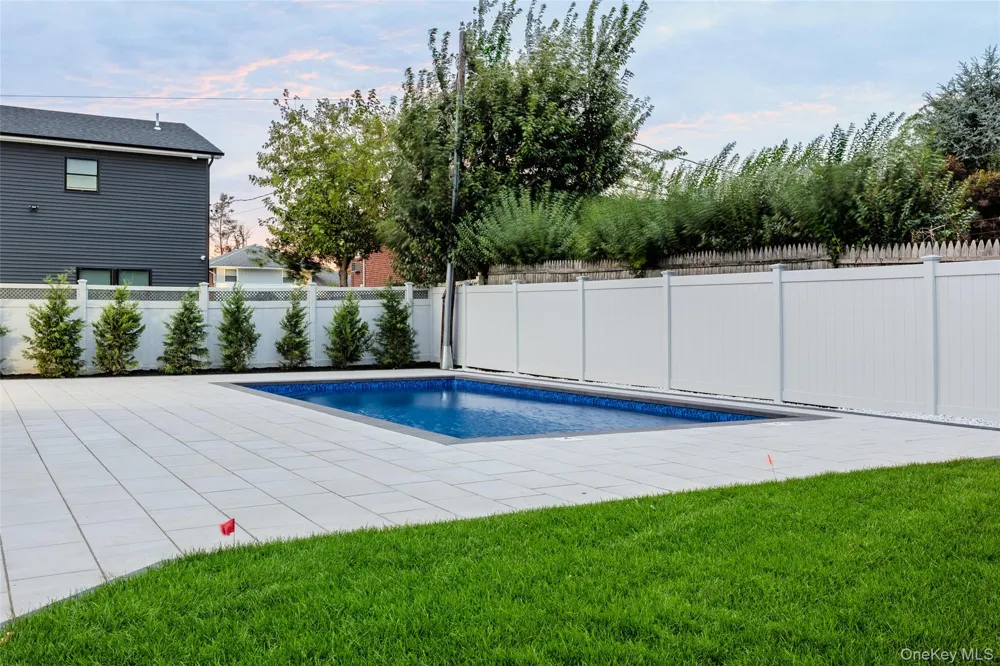 712 Bach Court Westbury, NY 11590