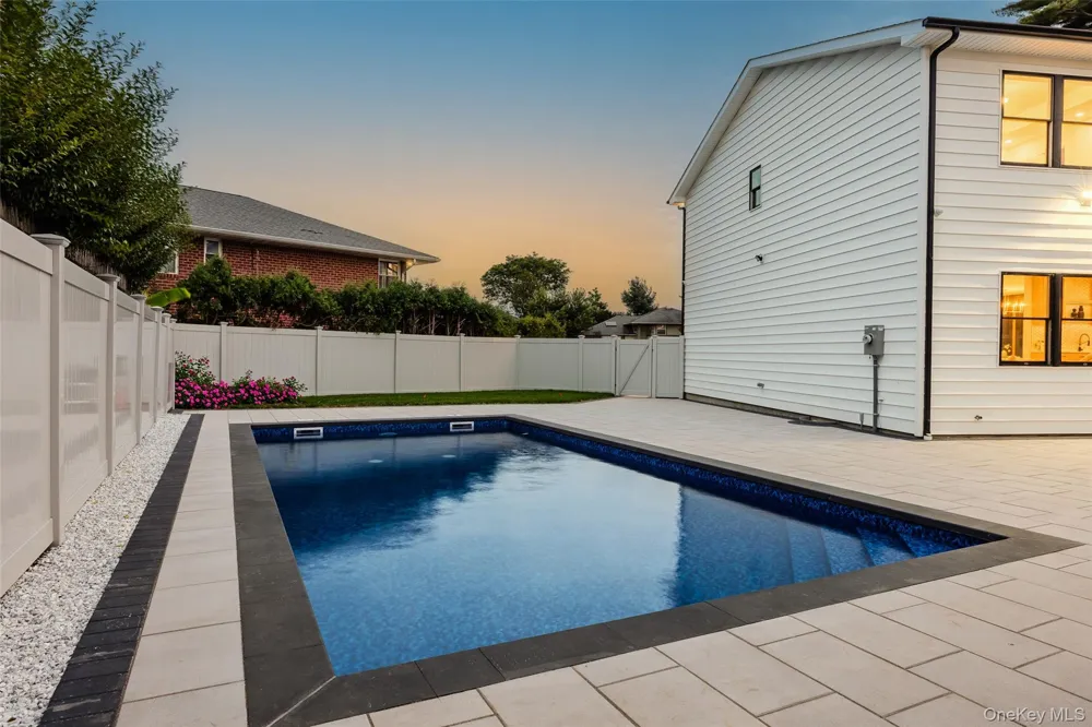 712 Bach Court Westbury, NY 11590