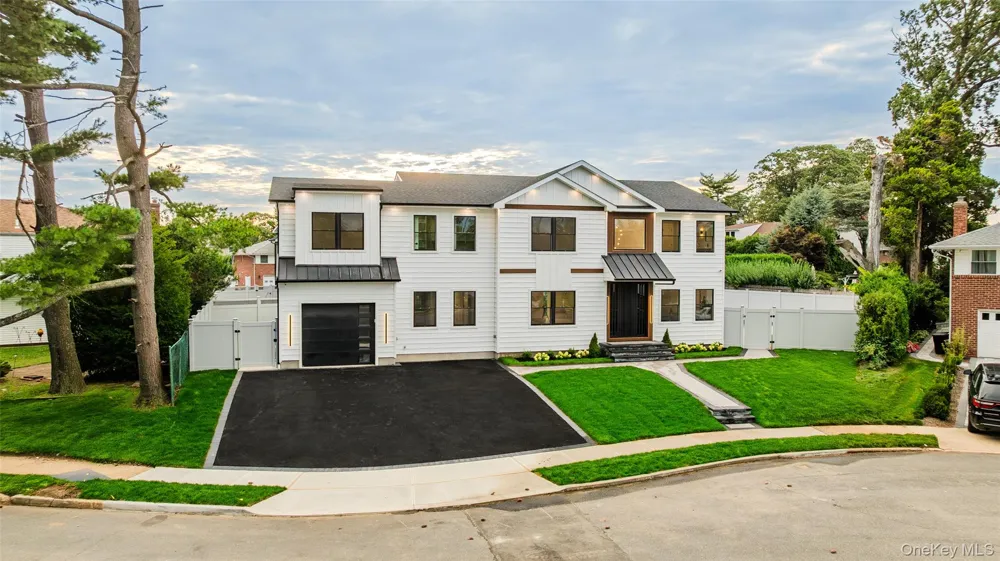 712 Bach Court Westbury, NY 11590