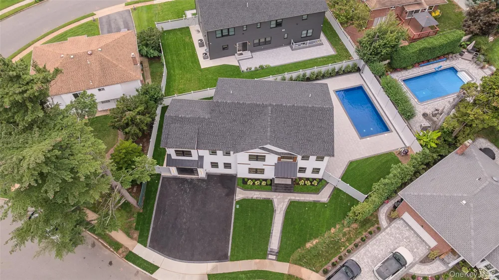712 Bach Court Westbury, NY 11590