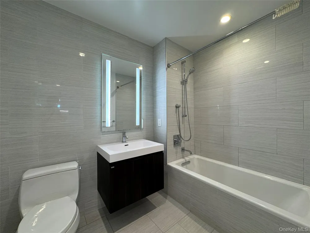 131-05 40 #15L Flushing, NY 11354