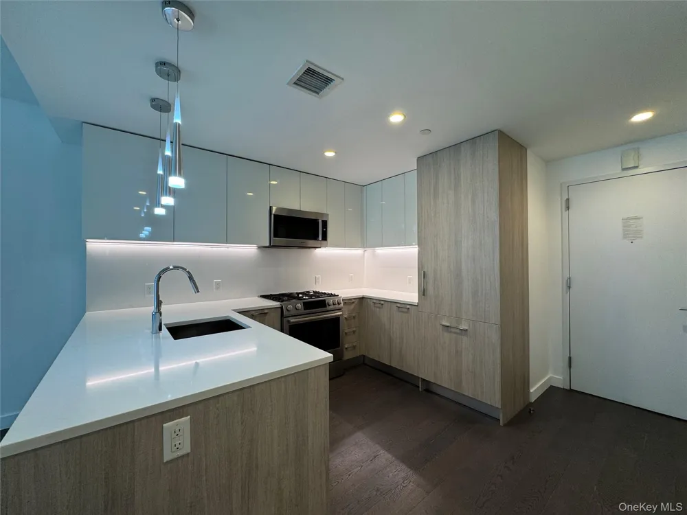131-05 40 #15L Flushing, NY 11354