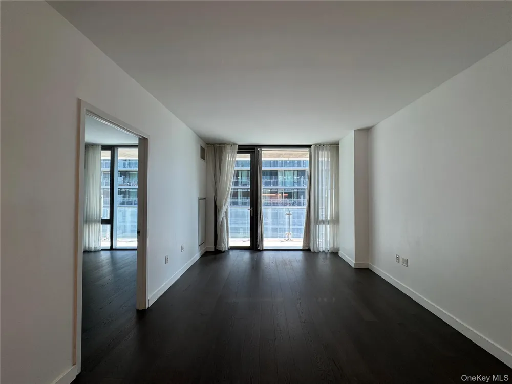 131-05 40 #15L Flushing, NY 11354