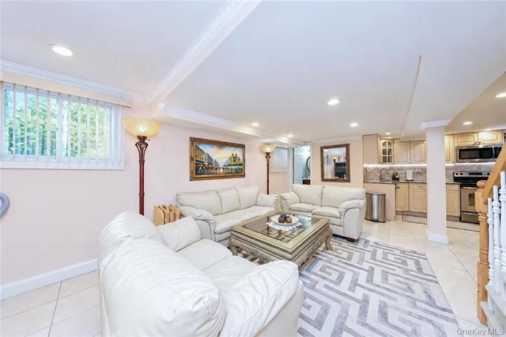 78 Eleanor Street Staten Island, NY 10306