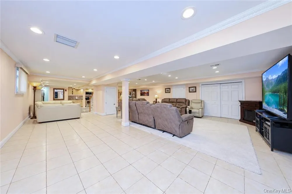 78 Eleanor Street Staten Island, NY 10306