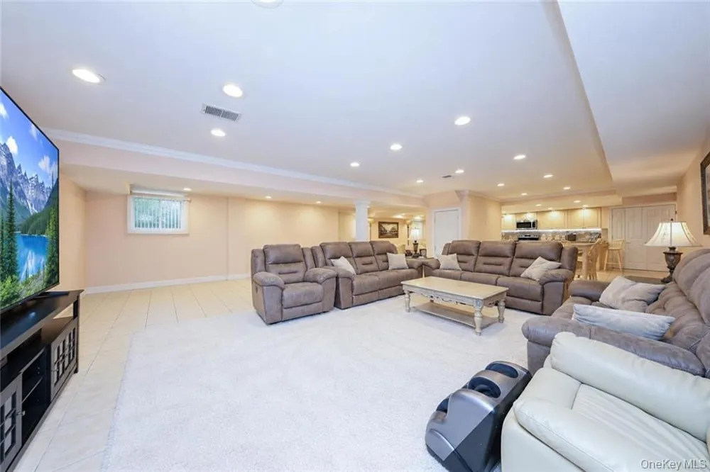 78 Eleanor Street Staten Island, NY 10306