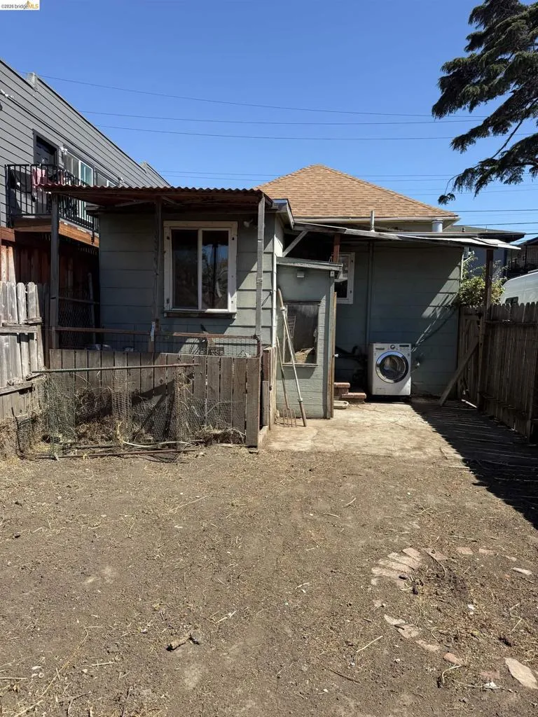 249 15Th St Richmond, CA 94801