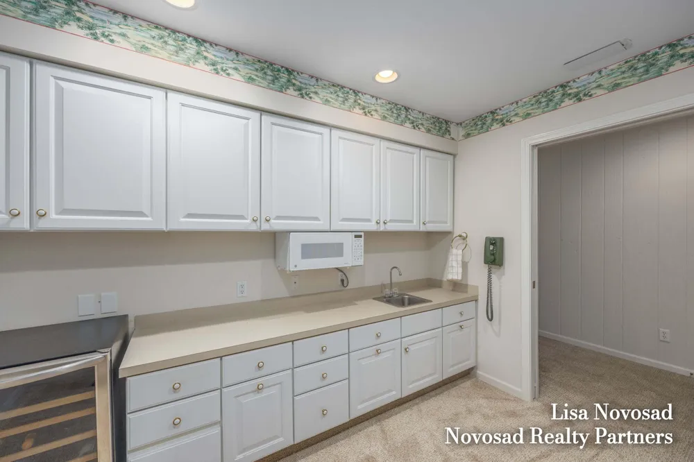 3589 Charlevoix Drive SE Grand Rapids, MI 49546