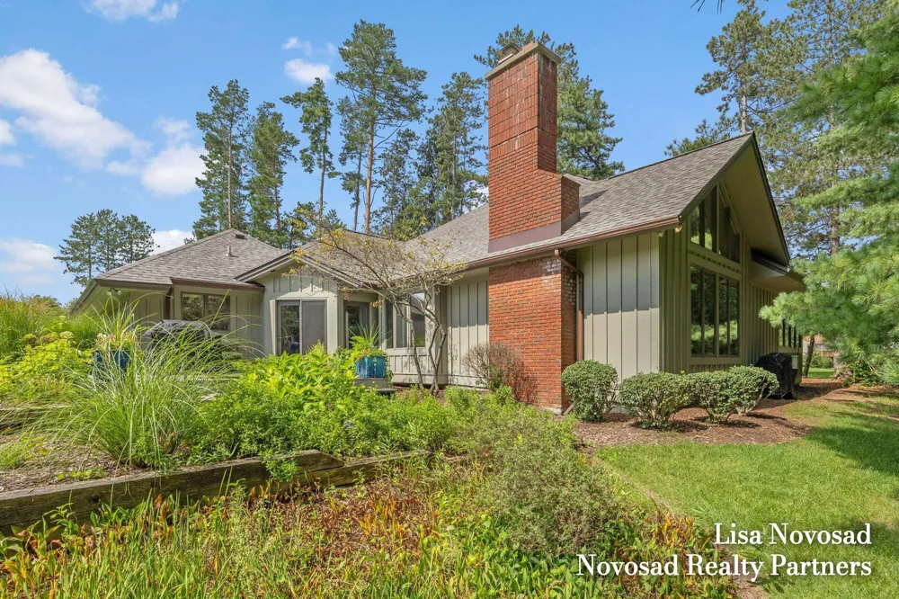 3589 Charlevoix Drive SE Grand Rapids, MI 49546
