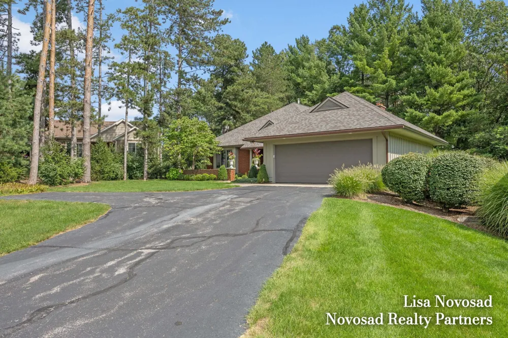 3589 Charlevoix Drive SE Grand Rapids, MI 49546