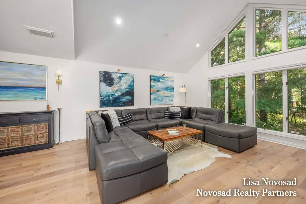 3589 Charlevoix Drive SE Grand Rapids, MI 49546