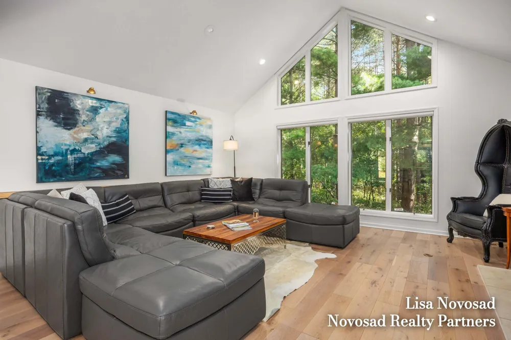 3589 Charlevoix Drive SE Grand Rapids, MI 49546