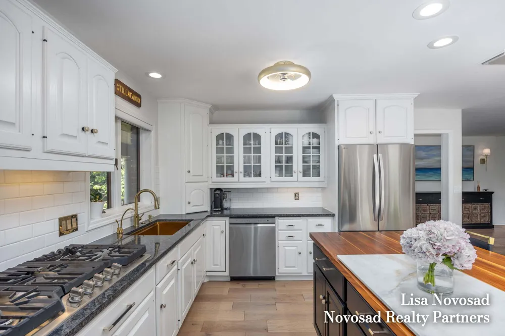 3589 Charlevoix Drive SE Grand Rapids, MI 49546