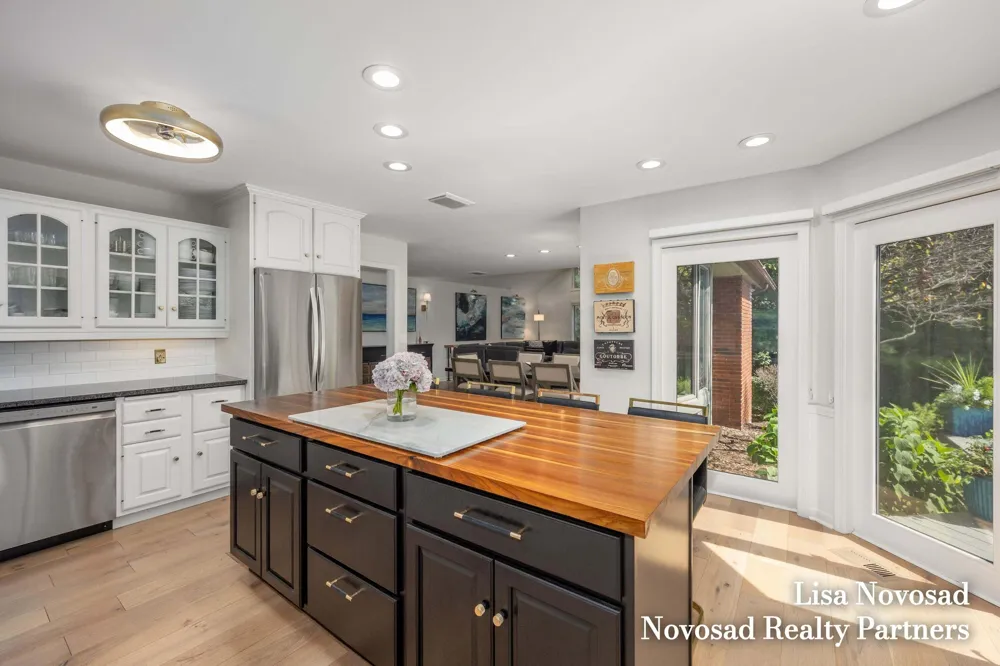 3589 Charlevoix Drive SE Grand Rapids, MI 49546