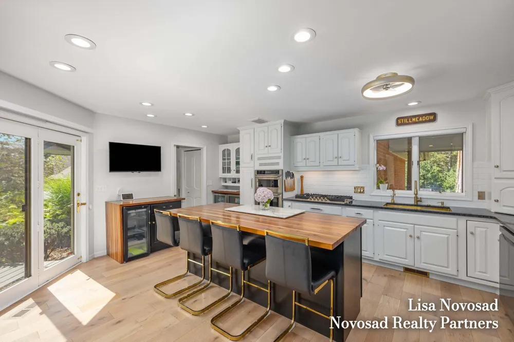 3589 Charlevoix Drive SE Grand Rapids, MI 49546
