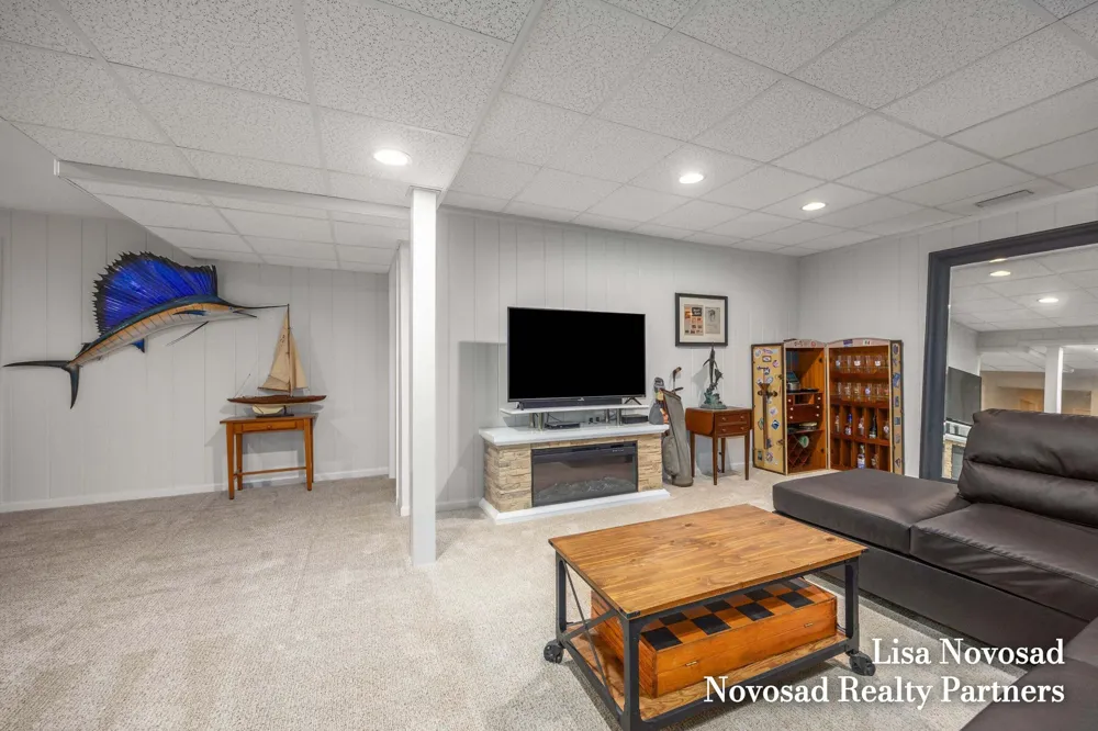 3589 Charlevoix Drive SE Grand Rapids, MI 49546