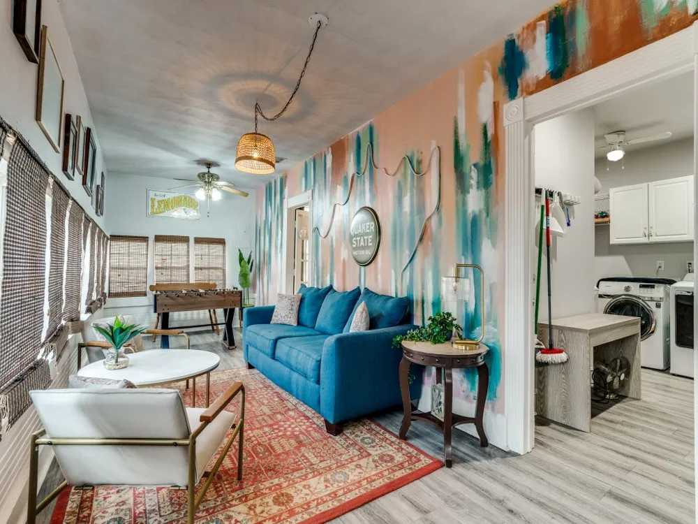 1002 W Pearl Street Granbury, TX 76048