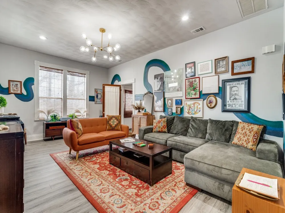 1002 W Pearl Street Granbury, TX 76048