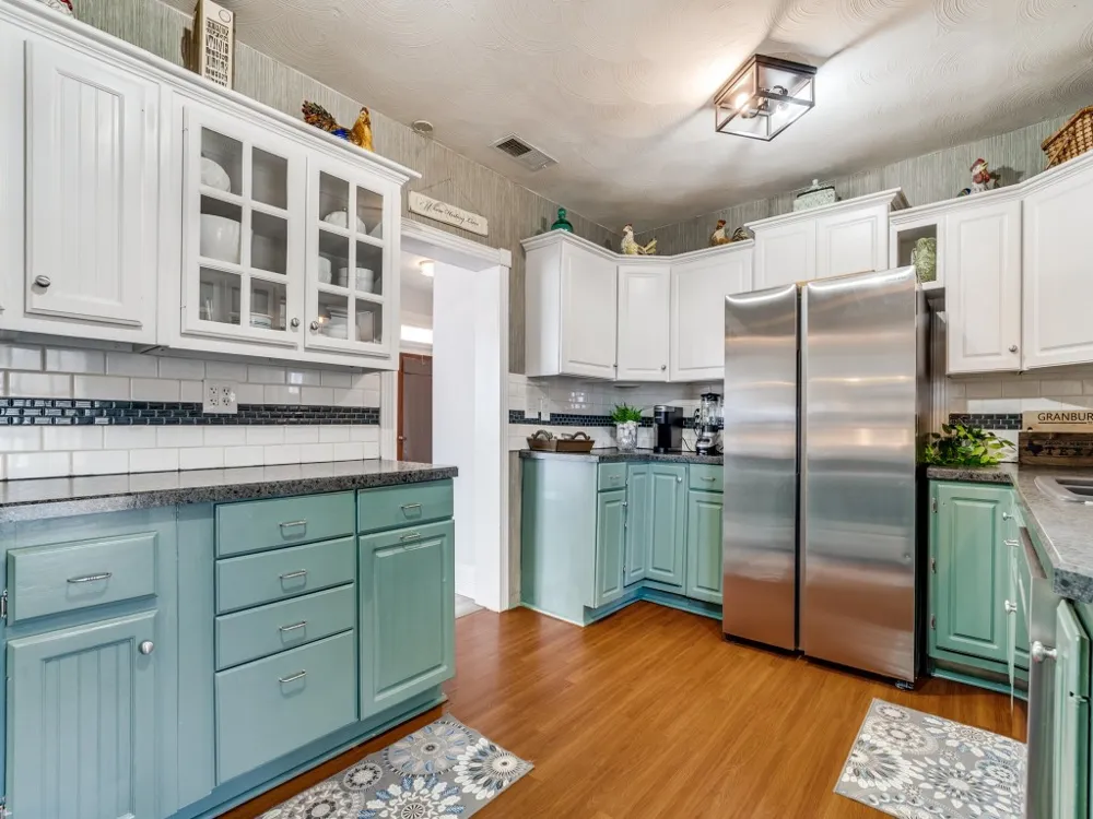 1002 W Pearl Street Granbury, TX 76048