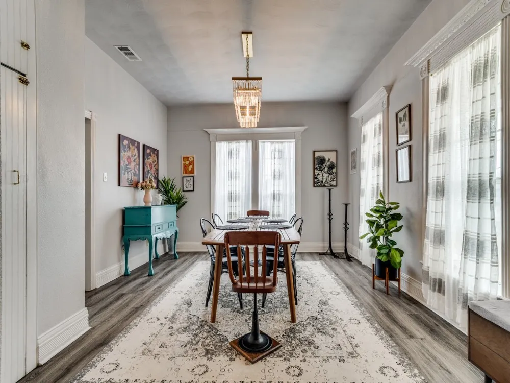 1002 W Pearl Street Granbury, TX 76048