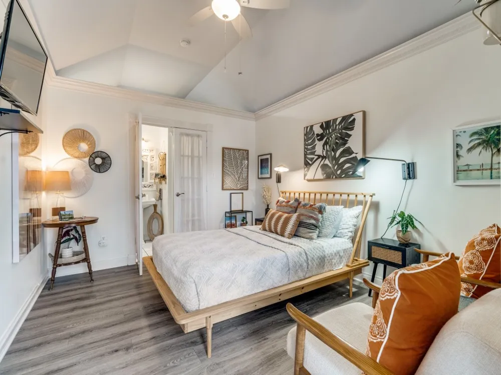 1002 W Pearl Street Granbury, TX 76048