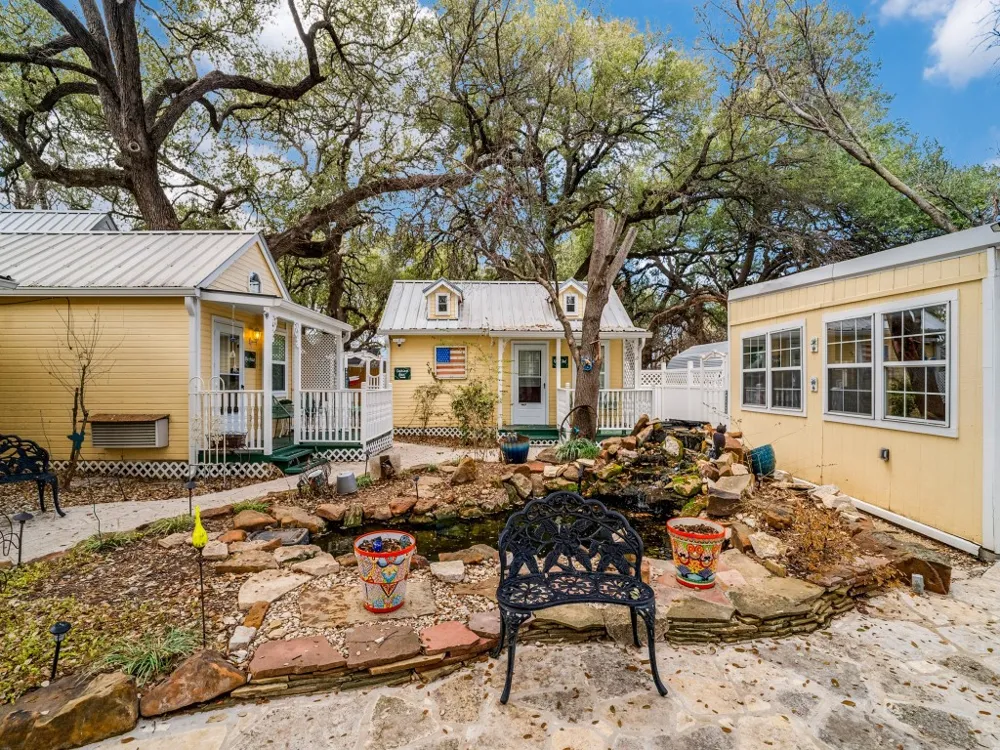 1002 W Pearl Street Granbury, TX 76048