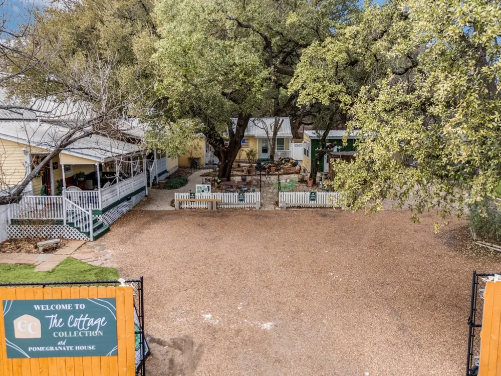 1002 W Pearl Street Granbury, TX 76048
