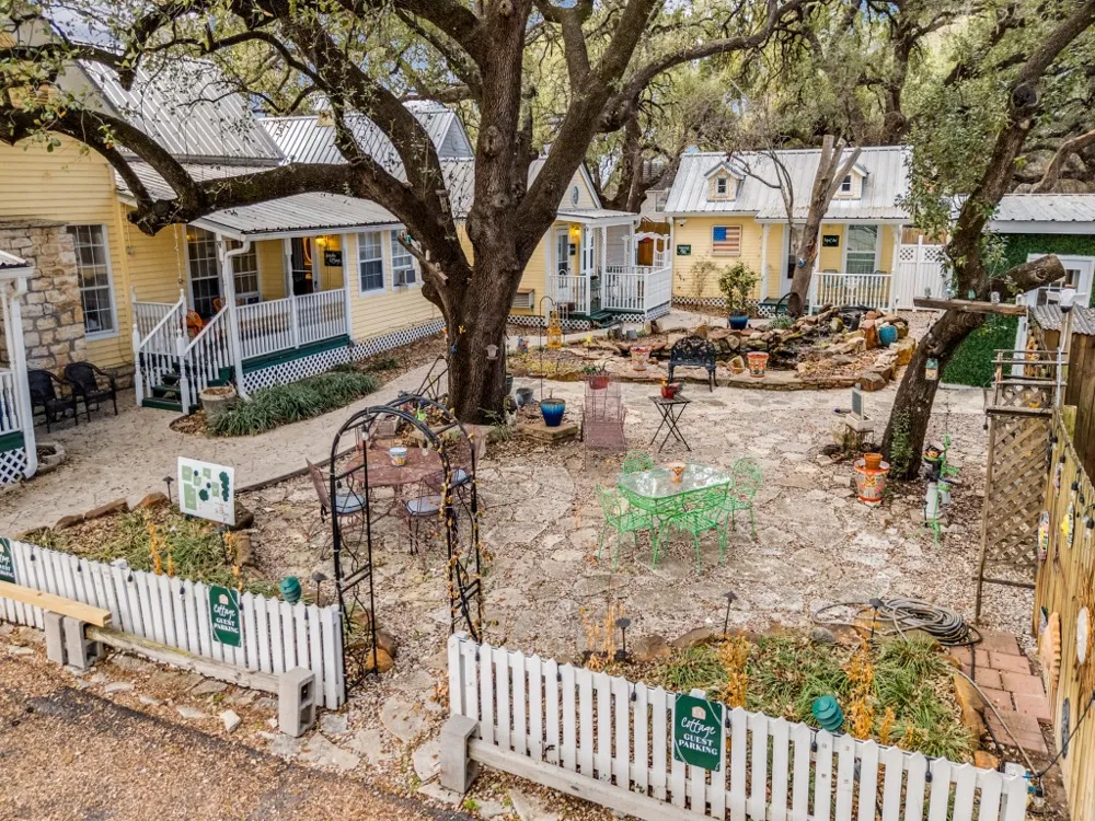 1002 W Pearl Street Granbury, TX 76048