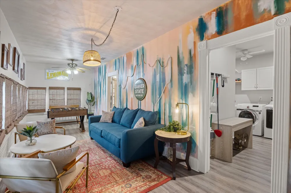 1002 W Pearl Street Granbury, TX 76048